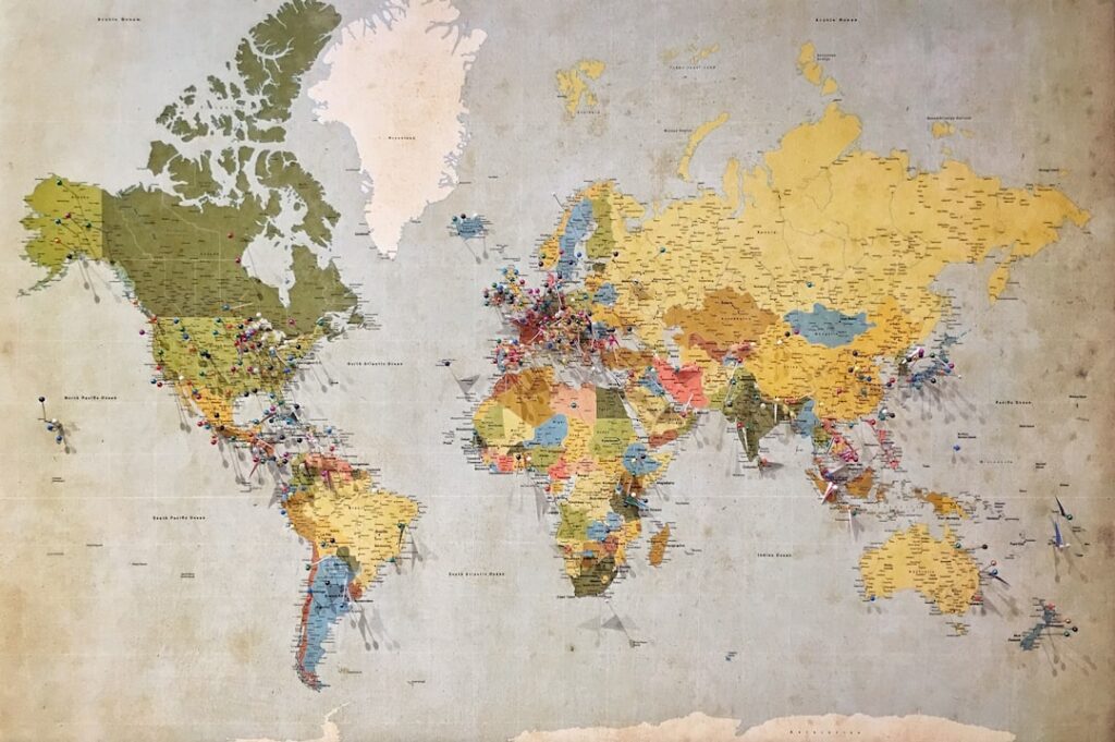 Carte mondiale illustrant les risques géopolitiques et réglementaires